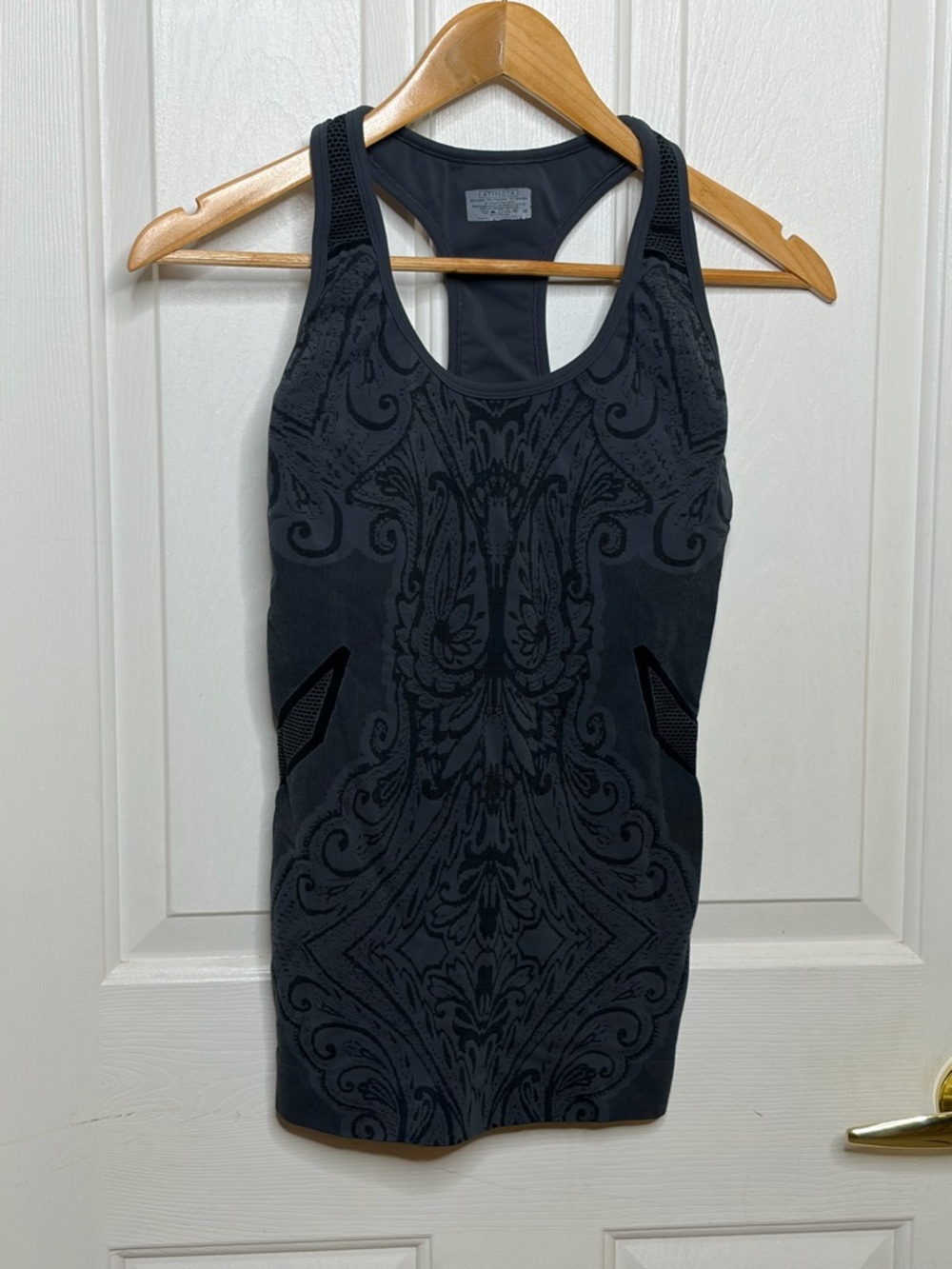 Athleta Momentum Seamless Tank Womens M Racerback Built In Bra Gray